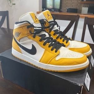 Jordan 1 mid Lakers